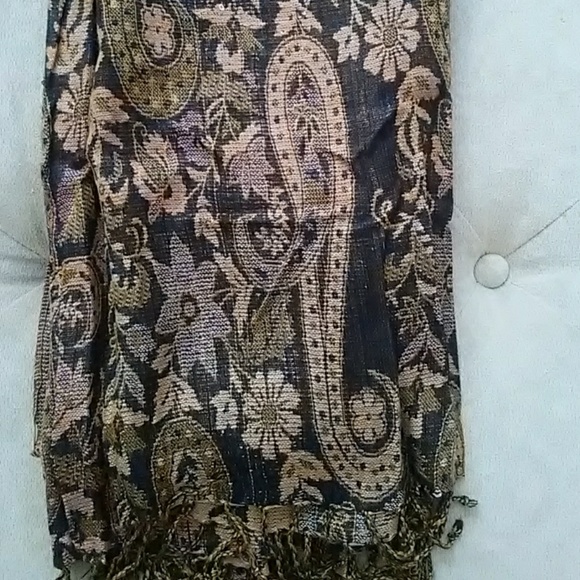 Absolutely stunning scarf - Picture 4 of 6